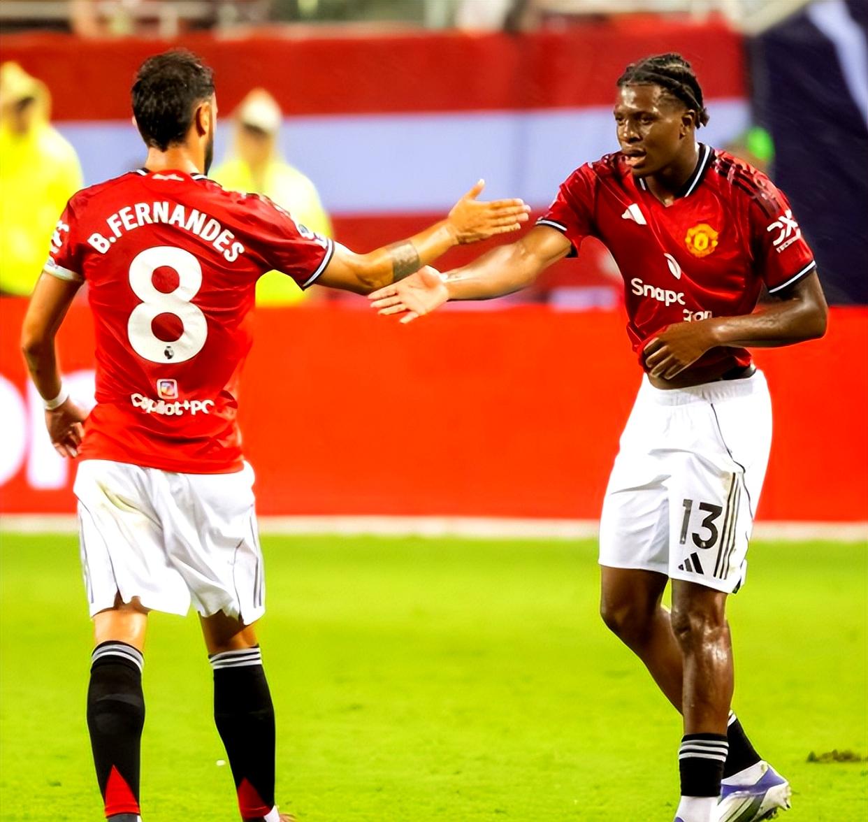 埃因霍温迎法国杯关键赛，今晚单刀错失，管理层满意，身体对抗强度拉满(埃因霍温vs特温特直播)